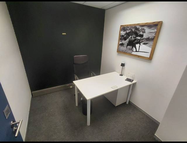 14M² SERVICED OFFICE TO LET IN FOURWAYS
